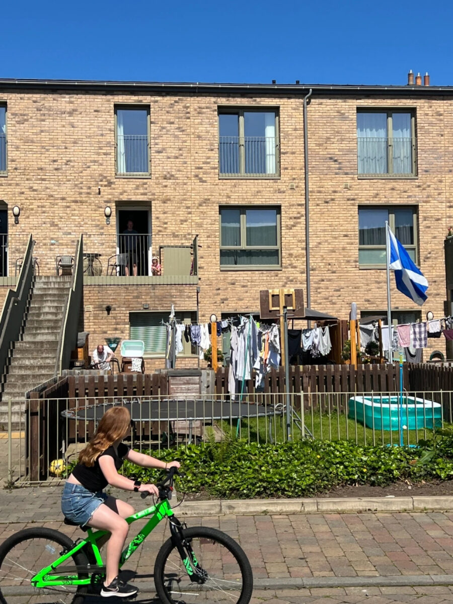 Fig 10 sunshine and washing at leith fort colonies 5