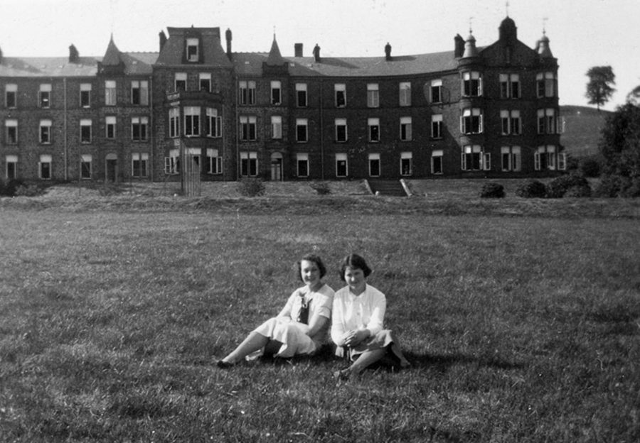 Two young women outside Ochil Hills Convalescent Hospital